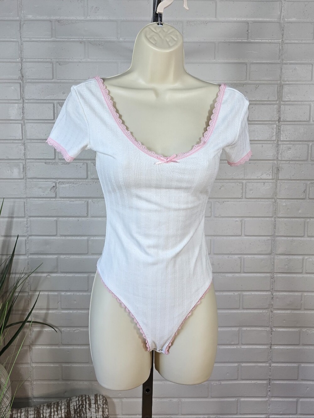 Fashion Nova White Ribbed Bodysuit with Pink Lace Trim Extra Small